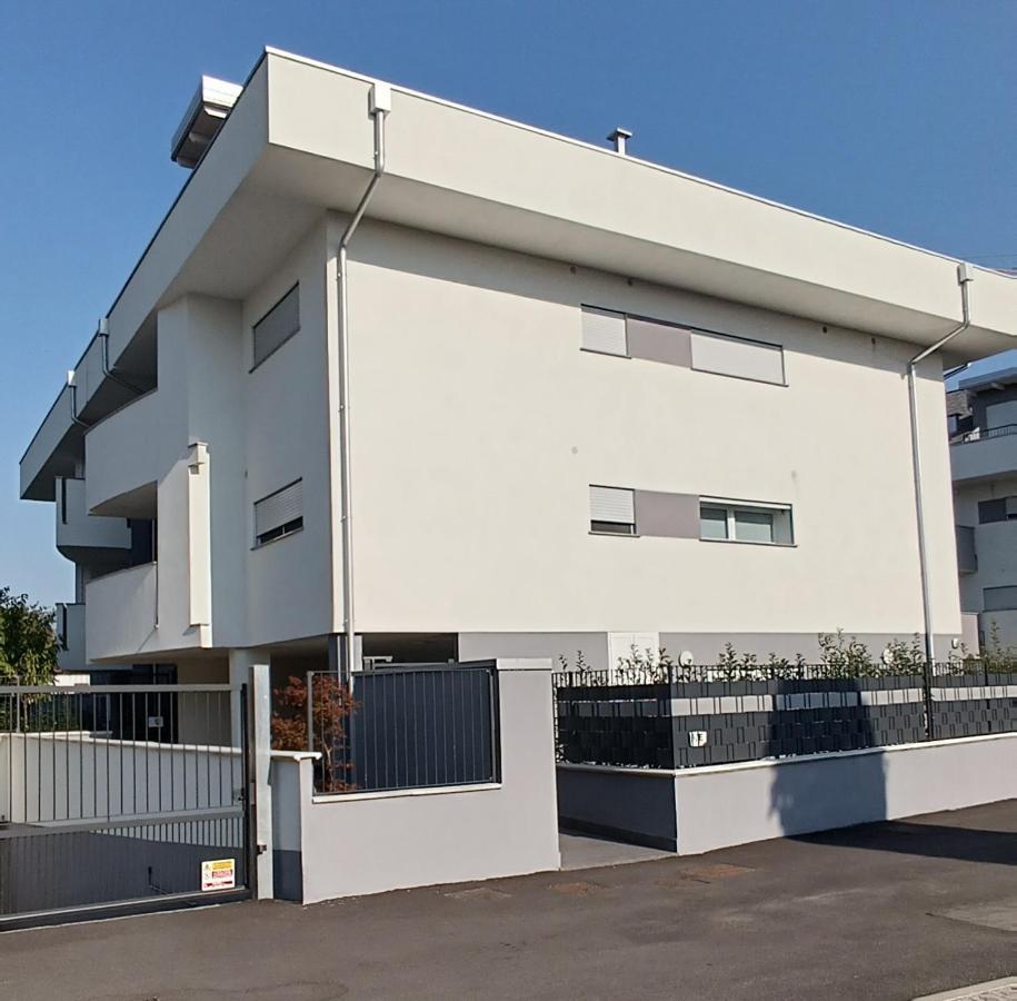 Bilocale A Rho In Classe A Con Garage Exterior foto